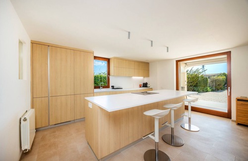 Marratxi Villa | Villa 'Spectacular In Mallorca' with Mountain View, Wi-Fi and Air Conditioning