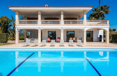 Marratxi Villa | Villa 'Spectacular In Mallorca' with Mountain View, Wi-Fi and Air Conditioning