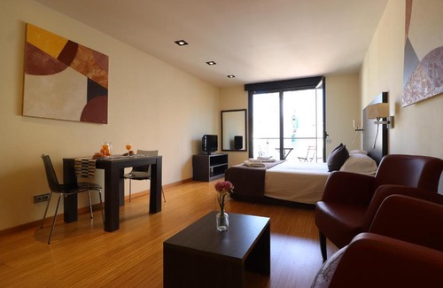 La Sagrada Familia Apartment | Weflating Modern Diagonal