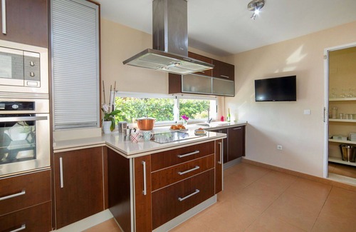 La Colina House | Wonderful private villa for 6 guests with WIFI, private pool, A/C, TV, patio and pets allowed