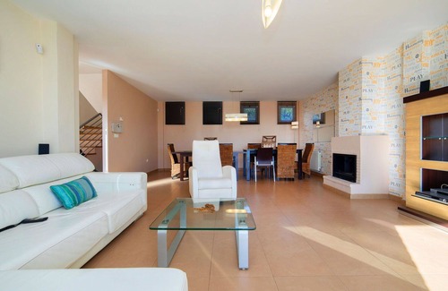 La Colina House | Wonderful private villa for 6 guests with WIFI, private pool, A/C, TV, patio and pets allowed