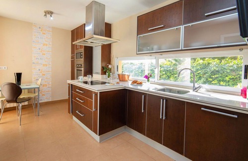 La Colina House | Wonderful private villa for 6 guests with WIFI, private pool, A/C, TV, patio and pets allowed