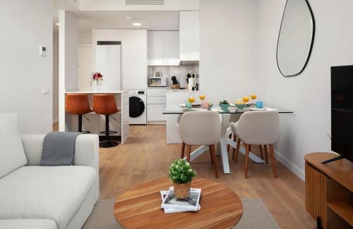 La Malagueta Apartment | Your Sunny Retreat! Modern apt steps to the beach