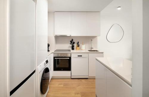 La Malagueta Apartment | Your Sunny Retreat! Modern apt steps to the beach