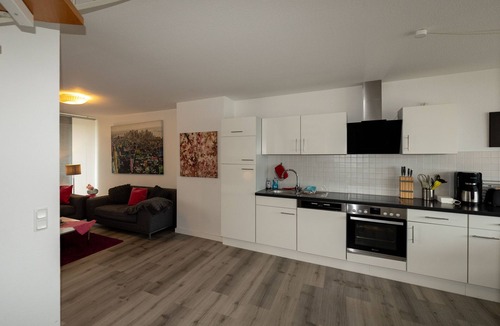 Innenhafen Apartment | 089 Apartment Skyline, direct beach location, view of the harbor - 089 Skyline -