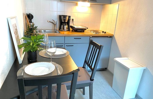Limmer Apartment | 1 1/2 room apartment with balcony - 4 single beds - NETFLIX -WiFi- - parking lot