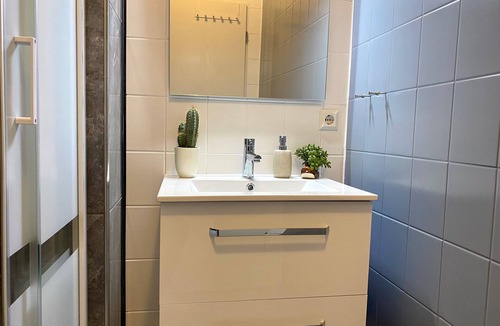Limmer Apartment | 1 1/2 room apartment with balcony - 4 single beds - NETFLIX -WiFi- - parking lot