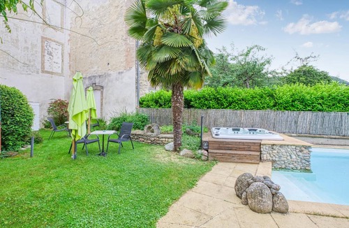 Saint-Jean-du-Bruel Apartment | 100 m² Apartment ∙ 1 bedroom ∙ 2 guests
