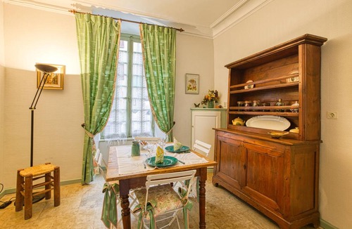 Saint-Jean-du-Bruel Apartment | 100 m² Apartment ∙ 1 bedroom ∙ 2 guests