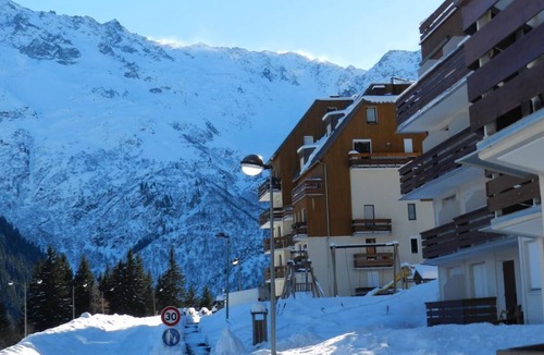 Le Pleynet Apartment | 100m from ski slopes, view ski slopes/valley, balcony, parking, ski locker, 30-32m², Les 7 Laux