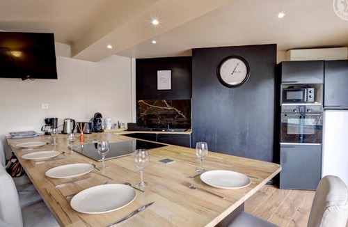 Saint-Chamond Apartment | 105 m² Apartment ∙ 3 bedrooms ∙ 6 guests