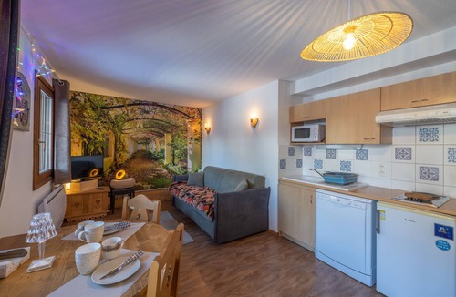 Flumet Apartment | '12 MN Megève Studio Comfort' with Mountain View