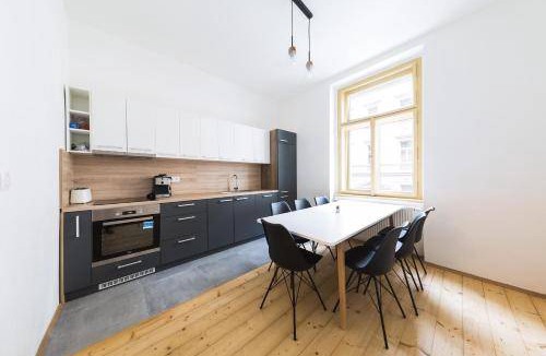 Zizkov Apartment | 120 m² Apartment ∙ 3 bedrooms ∙ 8 guests