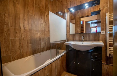 Villarodin-Bourget Apartment | 160m from ski slopes, 1st floor, balcony, ski locker, 90m², La Norma