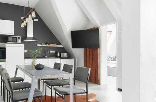Mitte Apartment | 165 m² Serviced apartment ∙ 6 bedrooms ∙ 10 guests