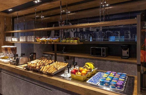 Manises Hotel | 17 m² Hotel ∙ 127 guests