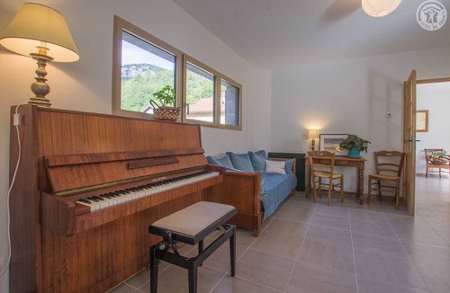Saint-Jean-de-Chevelu House | 177 m² Gîte ∙ 6 bedrooms ∙ 15 guests
