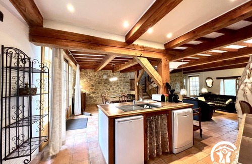 Saint-Martin-des-Puits House | 185 m² Gîte ∙ 4 bedrooms ∙ 9 guests
