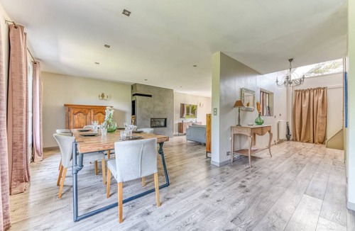 Lissieu House | 190 m² House ∙ 5 bedrooms ∙ 10 guests