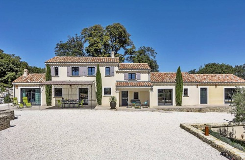 Roussas House | 195 m² Farmhouse ∙ 4 bedrooms ∙ 6 guests