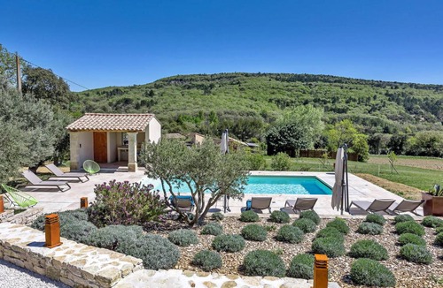 Roussas House | 195 m² Farmhouse ∙ 4 bedrooms ∙ 6 guests