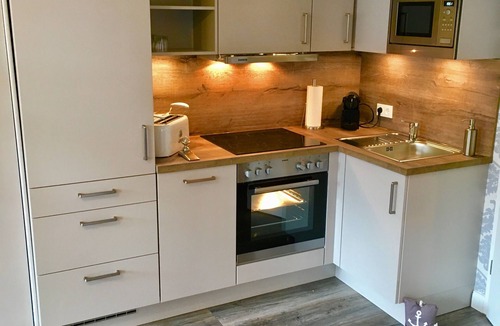 Alt-Travemunde/Ronnau Apartment | 1st beach row Kaiserallee incl. WLAN, 2 bicycles, beach chair package possible