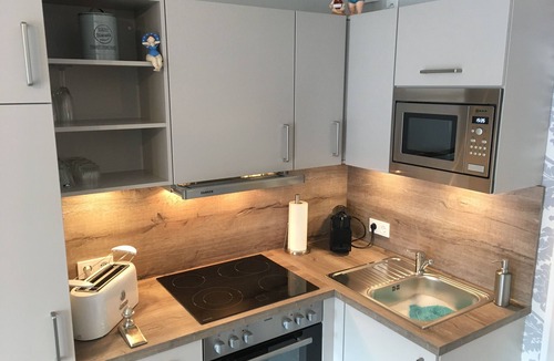 Alt-Travemunde/Ronnau Apartment | 1st beach row Kaiserallee incl. WLAN, 2 bicycles, beach chair package possible