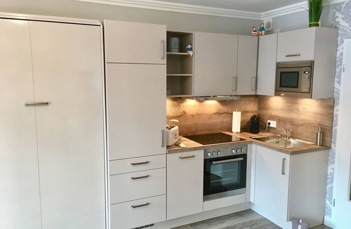 Alt-Travemunde/Ronnau Apartment | 1st beach row Kaiserallee incl. WLAN, 2 bicycles, beach chair package possible