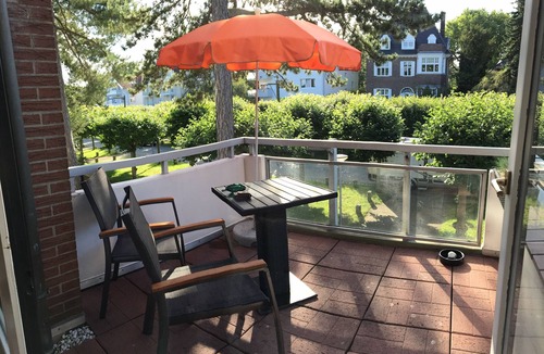 Alt-Travemunde/Ronnau Apartment | 1st beach row Kaiserallee incl. WLAN, 2 bicycles, beach chair package possible