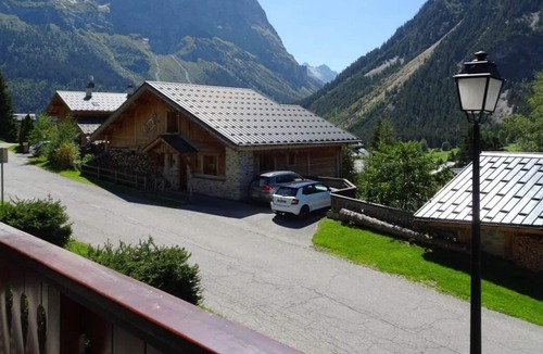 Pralognan-la-Vanoise Apartment | 1st floor, balcony, tv, ski locker, 40m², Pralognan-la-Vanoise
