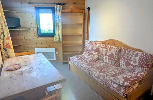 Prapoutel Apartment | 2-room apartment at the foot of the slopes with balcony, equipped kitchen, and service options