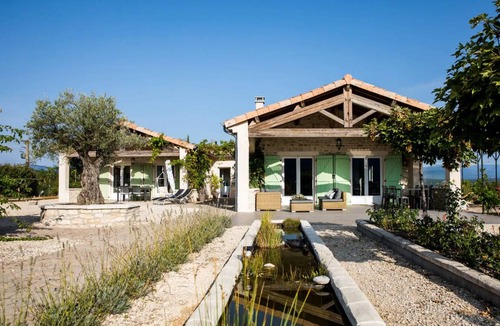 Grospierres House | 200 m² House ∙ 5 bedrooms ∙ 12 guests