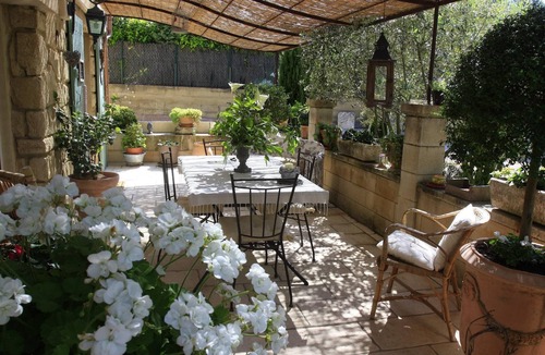 Chateauneuf-de-Gadagne Apartment | 200 meters from the heart of the village, App 55 M² WiFi In a closed courtyard, quiet