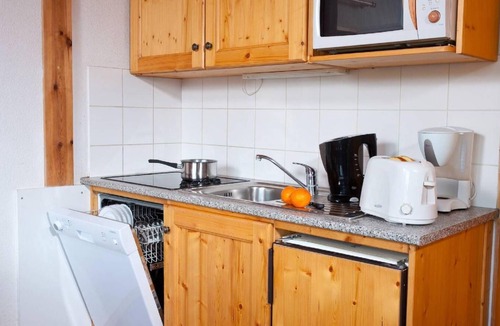Saint-Sorlin-d'Arves Apartment | 200m from ski slopes, fitness, swimming pool, terrace, balcony, parking, 80-90m²