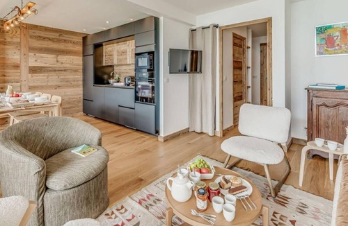 Tignes le Lac Apartment | 200m from ski slopes, 5th floor, view lake, balcony, tv, ski locker, 64m², Tignes