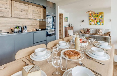 Tignes le Lac Apartment | 200m from ski slopes, 5th floor, view lake, balcony, tv, ski locker, 64m², Tignes