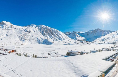 Tignes le Lac Apartment | 200m from ski slopes, 5th floor, view lake, balcony, tv, ski locker, 64m², Tignes