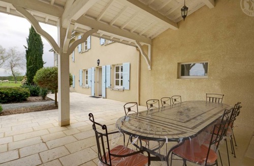 Chalain-le-Comtal Cottage | 230 m² Cabin ∙ 4 bedrooms ∙ 10 guests