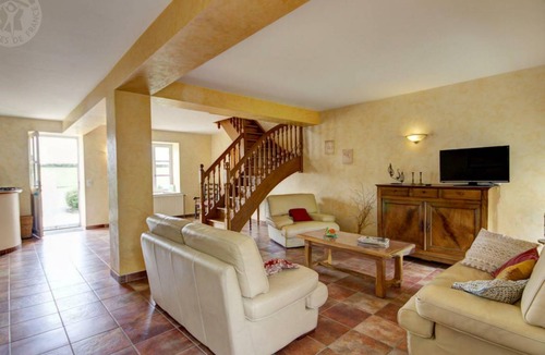 Chalain-le-Comtal Cottage | 230 m² Cabin ∙ 4 bedrooms ∙ 10 guests
