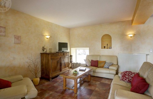 Chalain-le-Comtal Cottage | 230 m² Cabin ∙ 4 bedrooms ∙ 10 guests