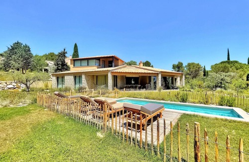 Villeneuve-les-Avignon House | 250 m² House ∙ 5 bedrooms ∙ 10 guests
