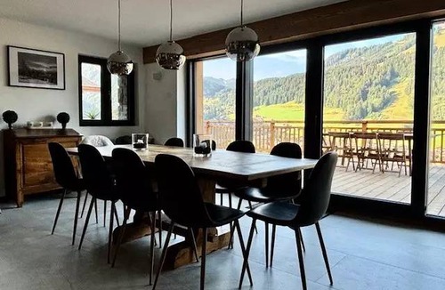 Morzine Ski Chalet | 250 m² Chalet ∙ 5 bedrooms ∙ 12 guests