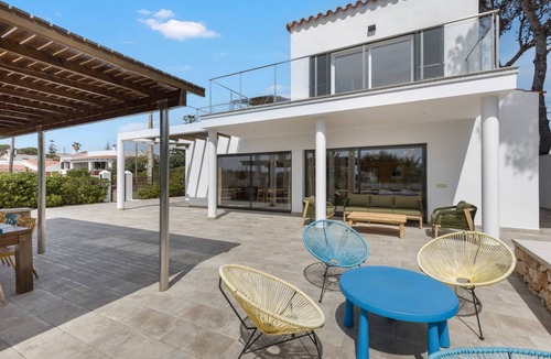 Punta Prima Villa | 250 m² Villa ∙ 5 bedrooms ∙ 9 guests