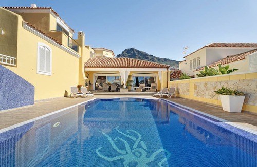 Costa Adeje Villa | 255 m² Villa ∙ 4 bedrooms ∙ 8 guests
