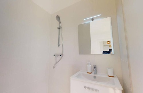 Villeurbanne Resort | 260 m² Private room ∙ 1 bedroom ∙ 1 guest