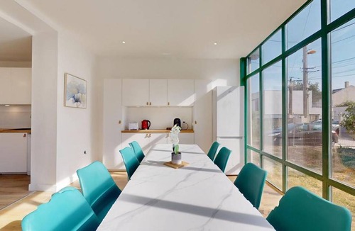 Villeurbanne Resort | 260 m² Private room ∙ 1 bedroom ∙ 1 guest