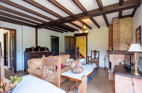 Villamayor House | 280 m² House ∙ 7 bedrooms ∙ 15 guests