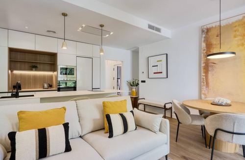 La Buhaira Apartment | 2BR with terrace and private parking
