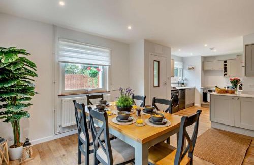 Acton House | 3 Bed in Acton oc-c28929