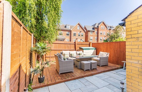 Poole House | 3 Bed Recently refurbed, quiet & private location,5 mins from sandbanks Beaches